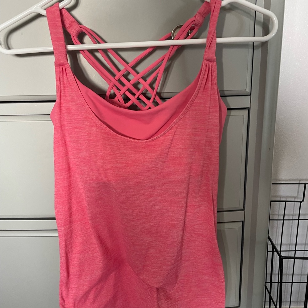 lululemon tank top!!